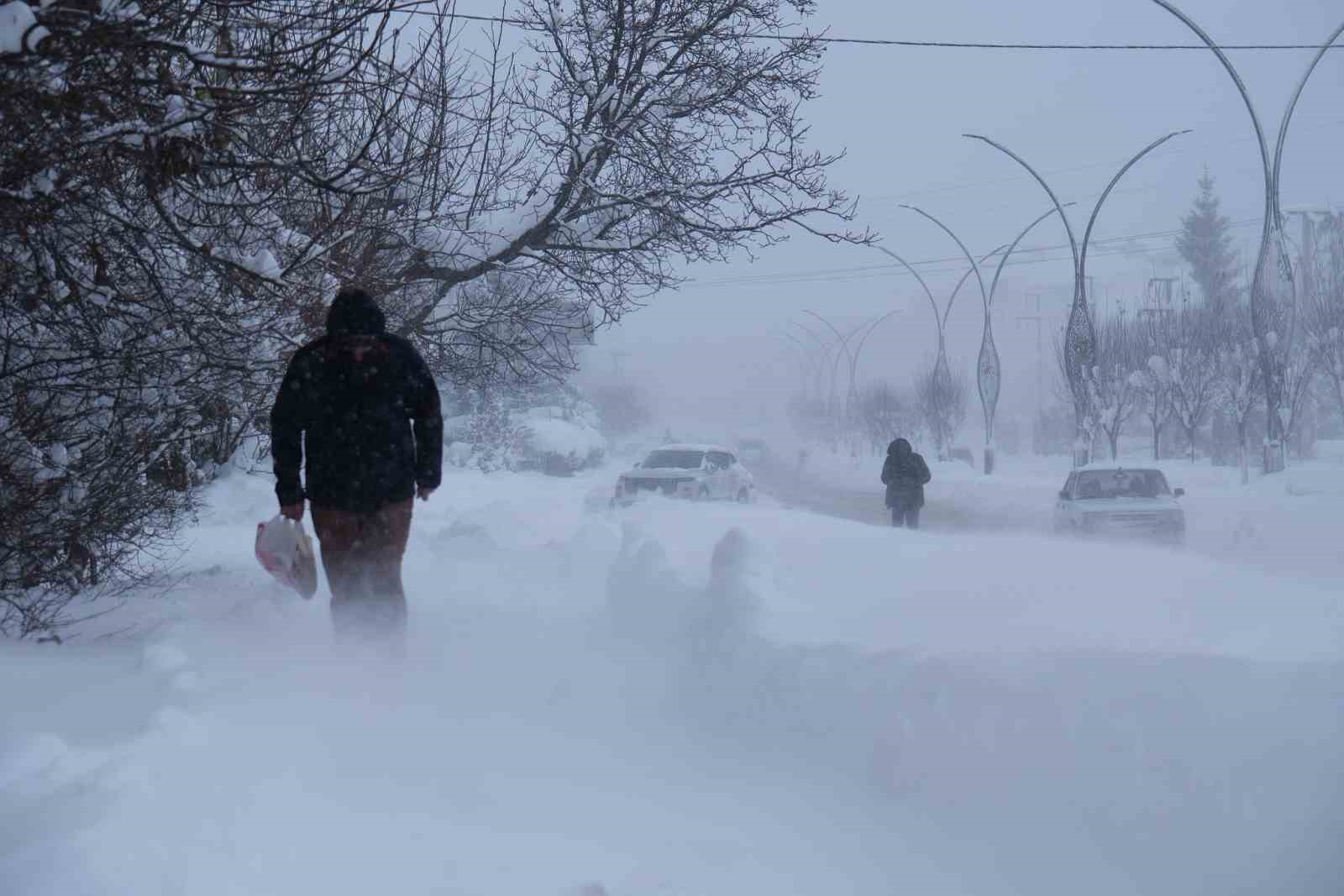 Bolu&rsquo;yu kar esir aldı: "Hi&ccedil; kimse panik yapmasın"

