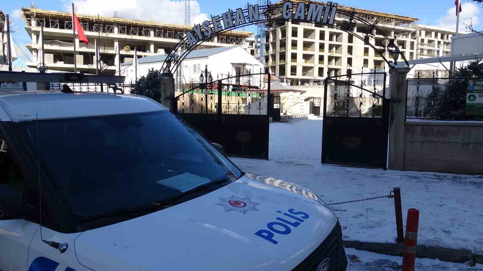 Malatya’da cami tuvaletinde baygın bulunan genç hastaneye kaldırıldı