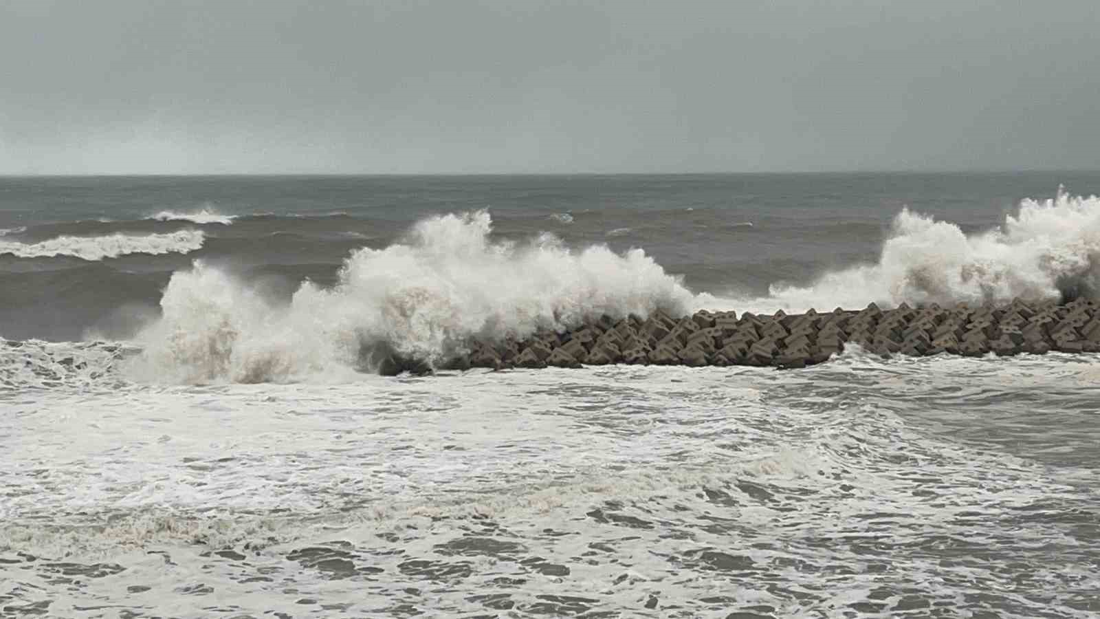 Akçakoca’yı fırtına vurdu
