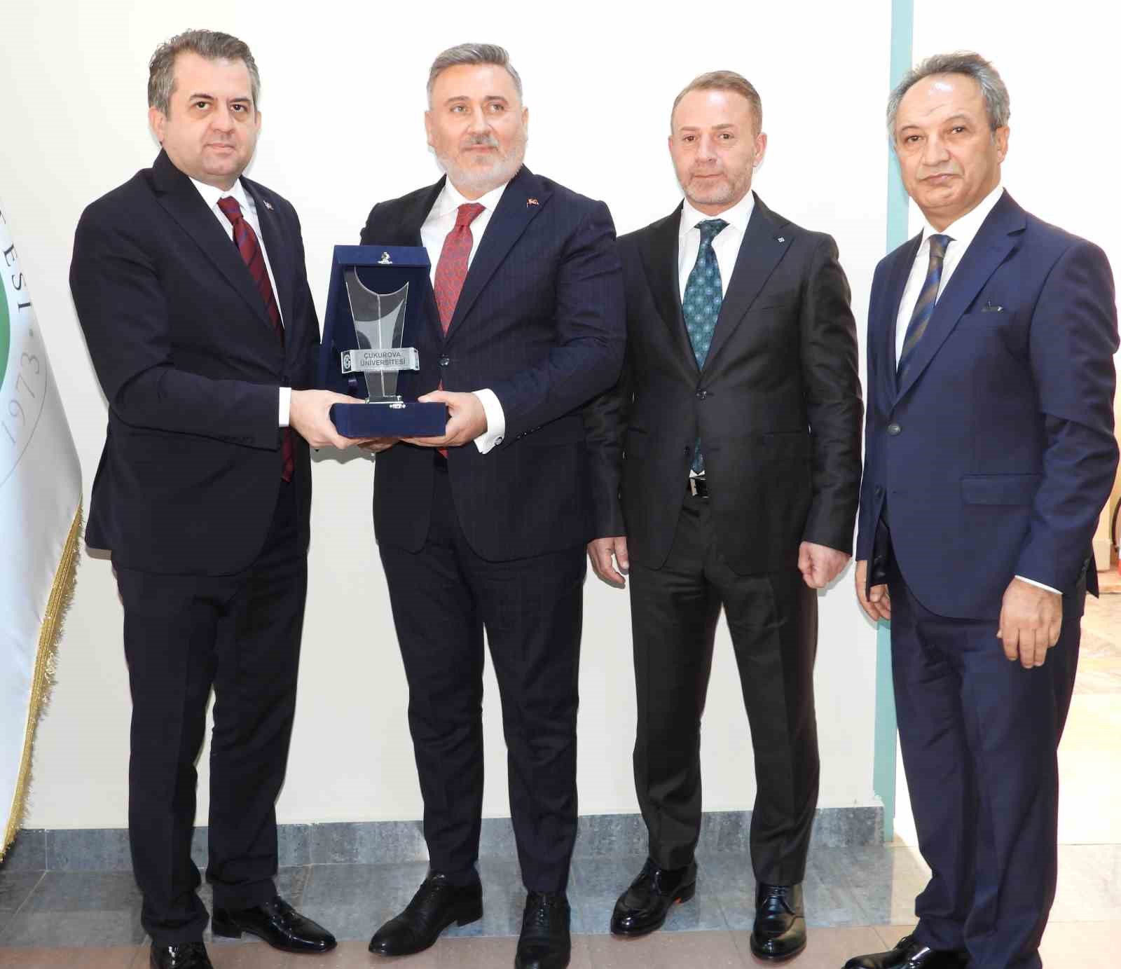 DAİMFED’den hastaneye 15 konteyner medikal ve sarf malzemesi desteği