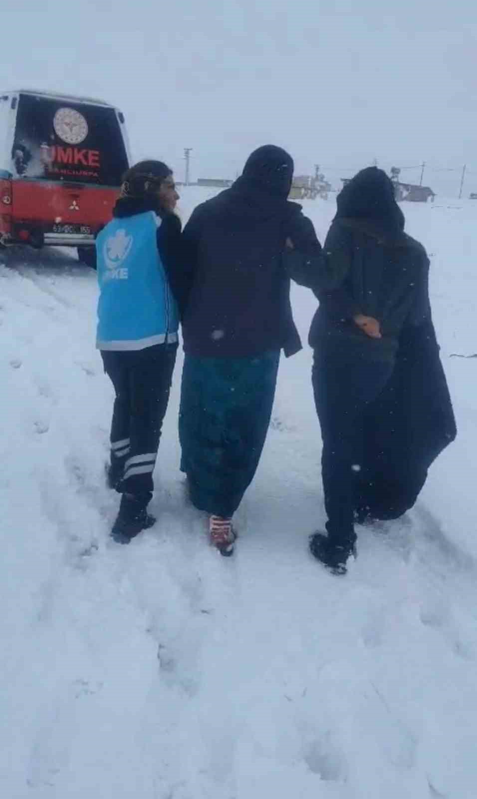 Şanlıurfa&rsquo;da karlı yollarda doğum seferberliği
