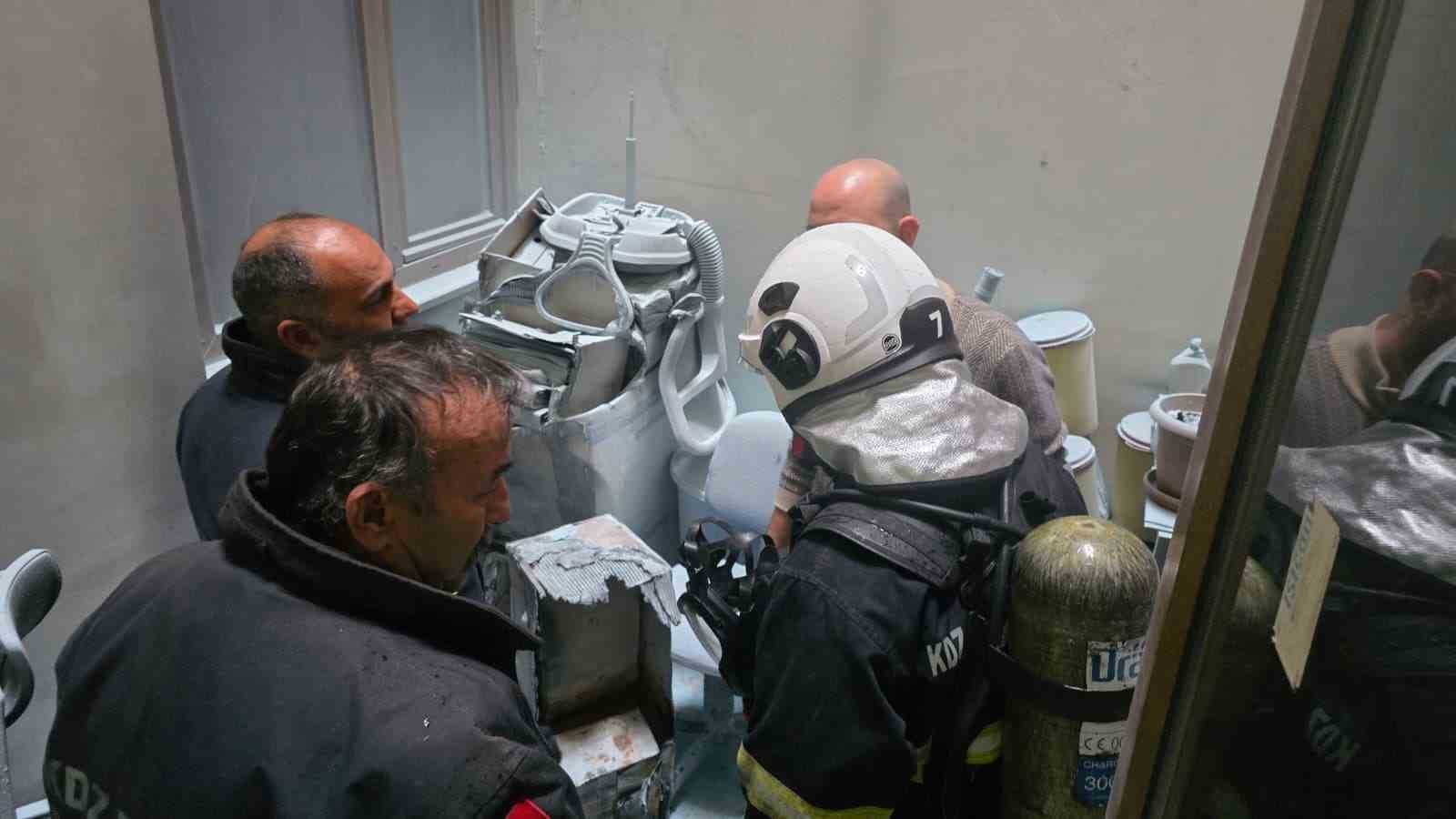 Sağlık ocağının deposunda yangın paniği
