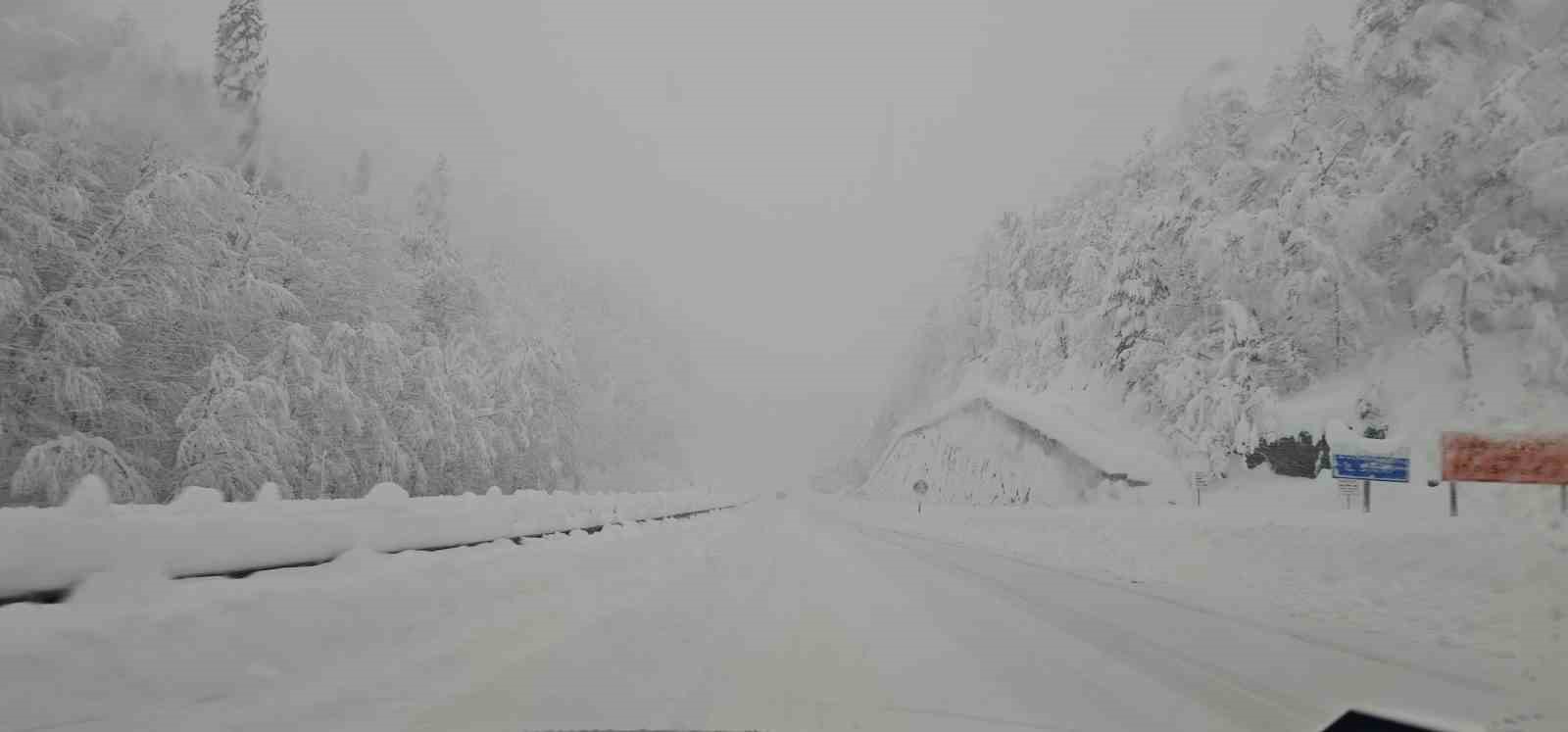 Zonguldak-Ankara yolunda trafik kilitlendi
