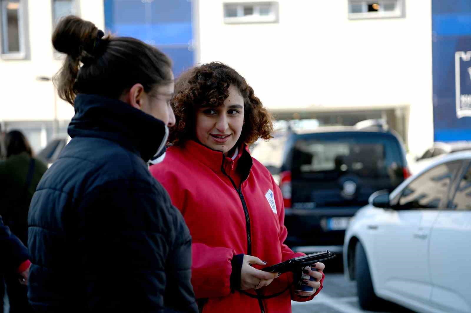 Kuşadası Belediyesi’nin beslenme çantası desteğine tam not