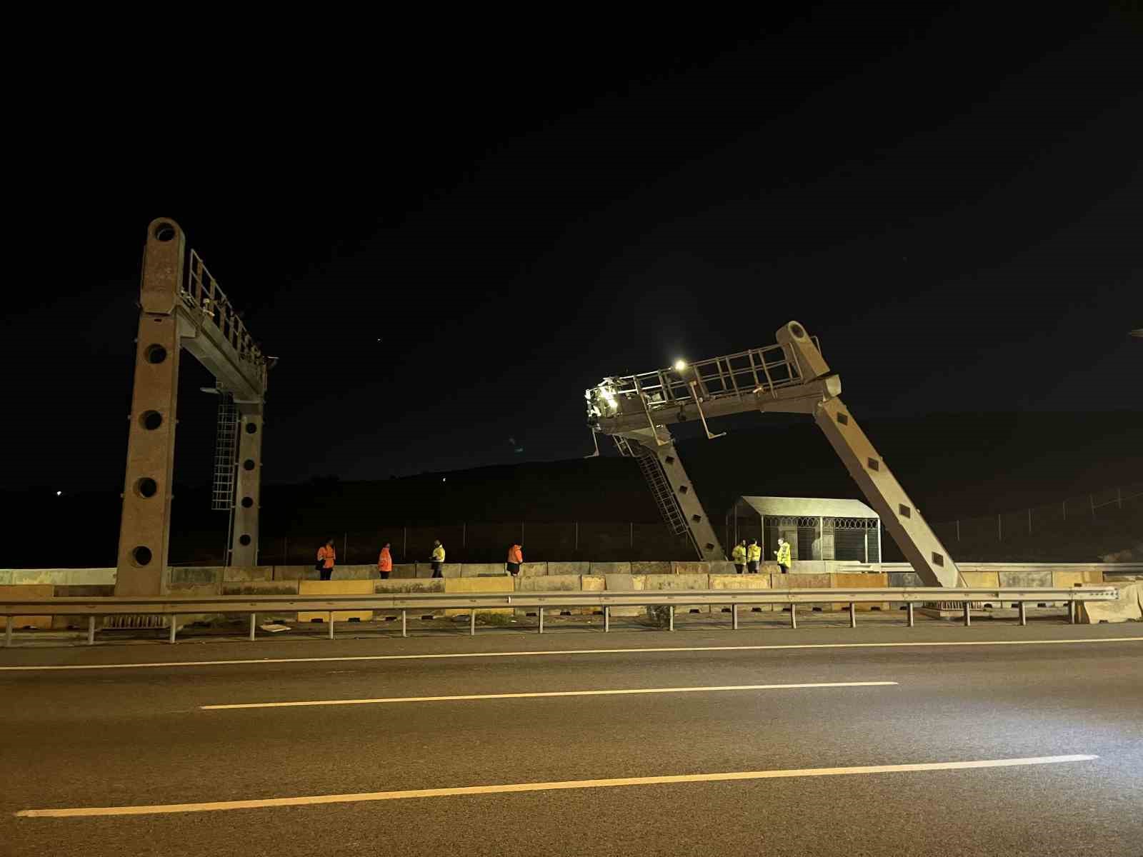 Başakşehir’de hafriyat kamyonu bariyere girdi: 1 ağır yaralı