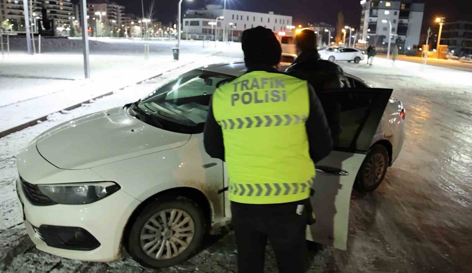 Drift atan 2 s&uuml;r&uuml;c&uuml;ye 111 bin lira ceza kesildi
