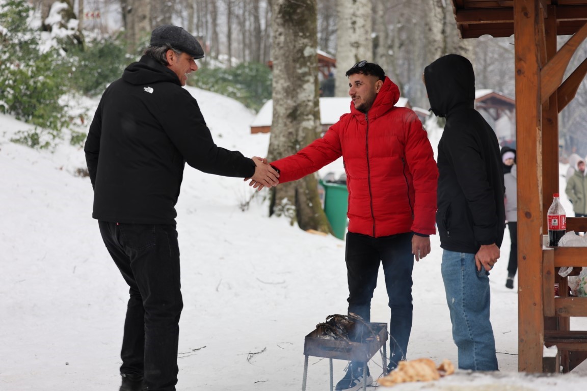 Kartepe&rsquo;deki mesire alanı kışın da misafirlerini ağırlıyor
