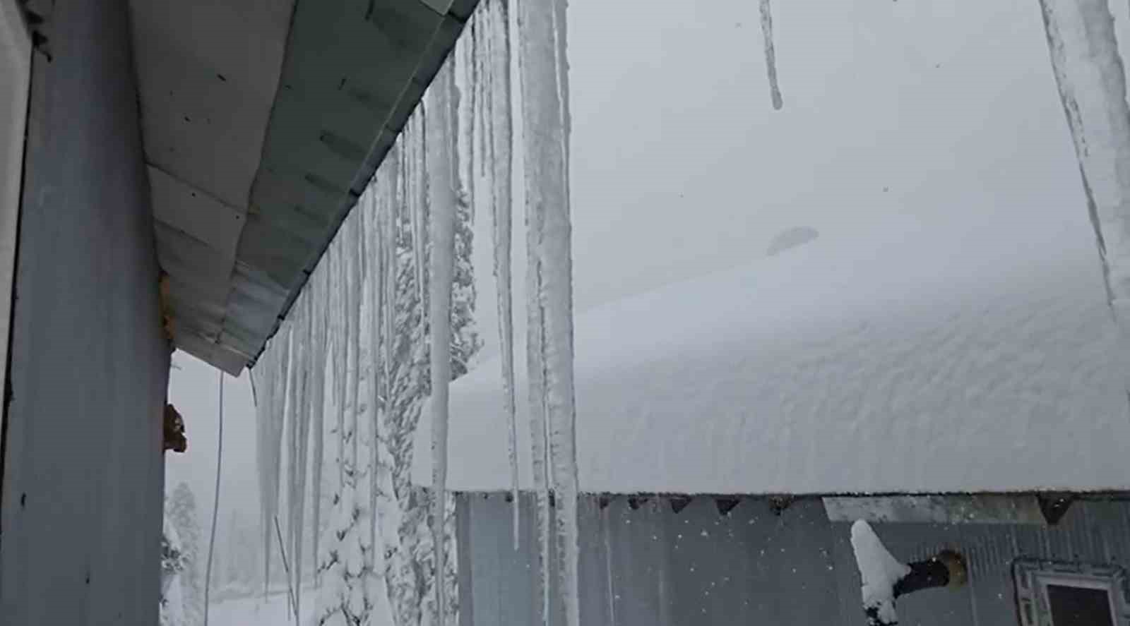 Düzce’nin yüksek kesimlerinde kar kalınlığı 1,5 metreye ulaştı