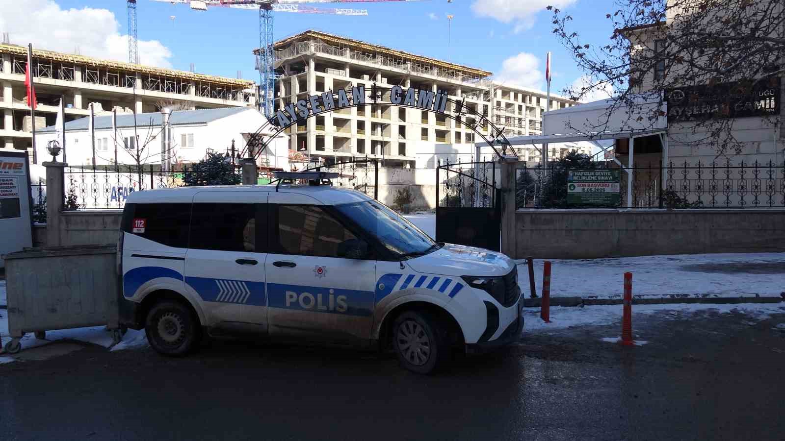 Malatya’da cami tuvaletinde baygın bulunan genç hastaneye kaldırıldı