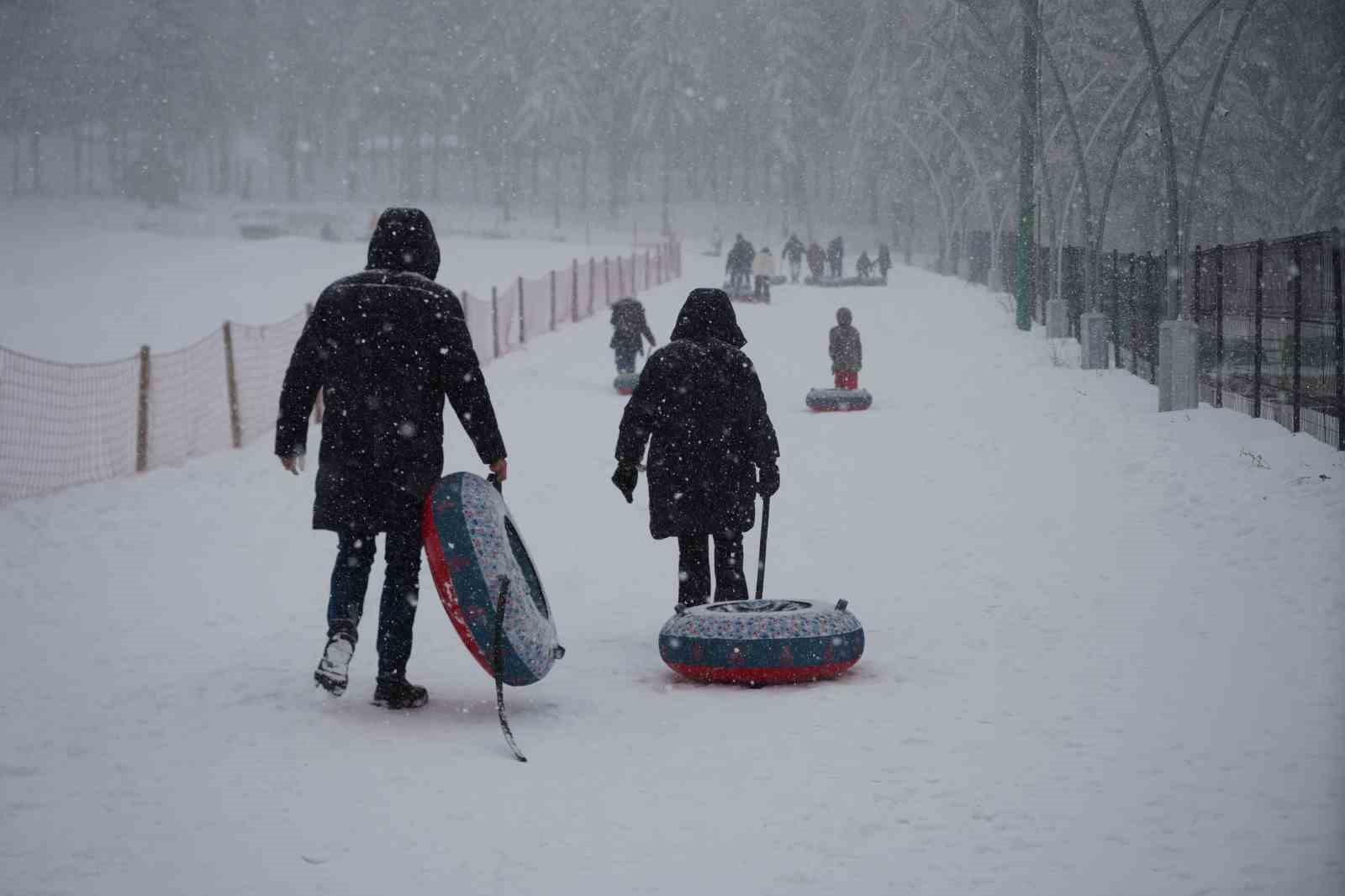 Kış turizminin gözdesi Kartepe’de kar sevinci