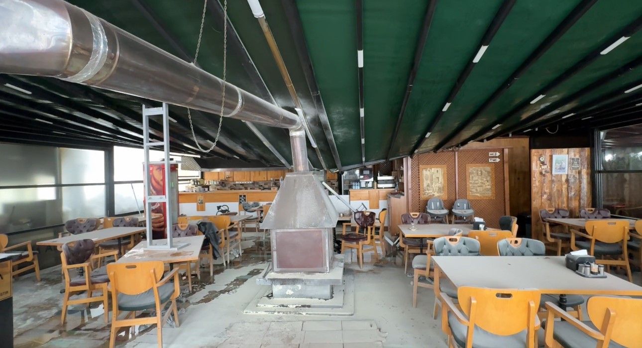 Safranbolu&rsquo;da kar nedeniyle &ccedil;atı ve tenteneler &ccedil;&ouml;kt&uuml;
