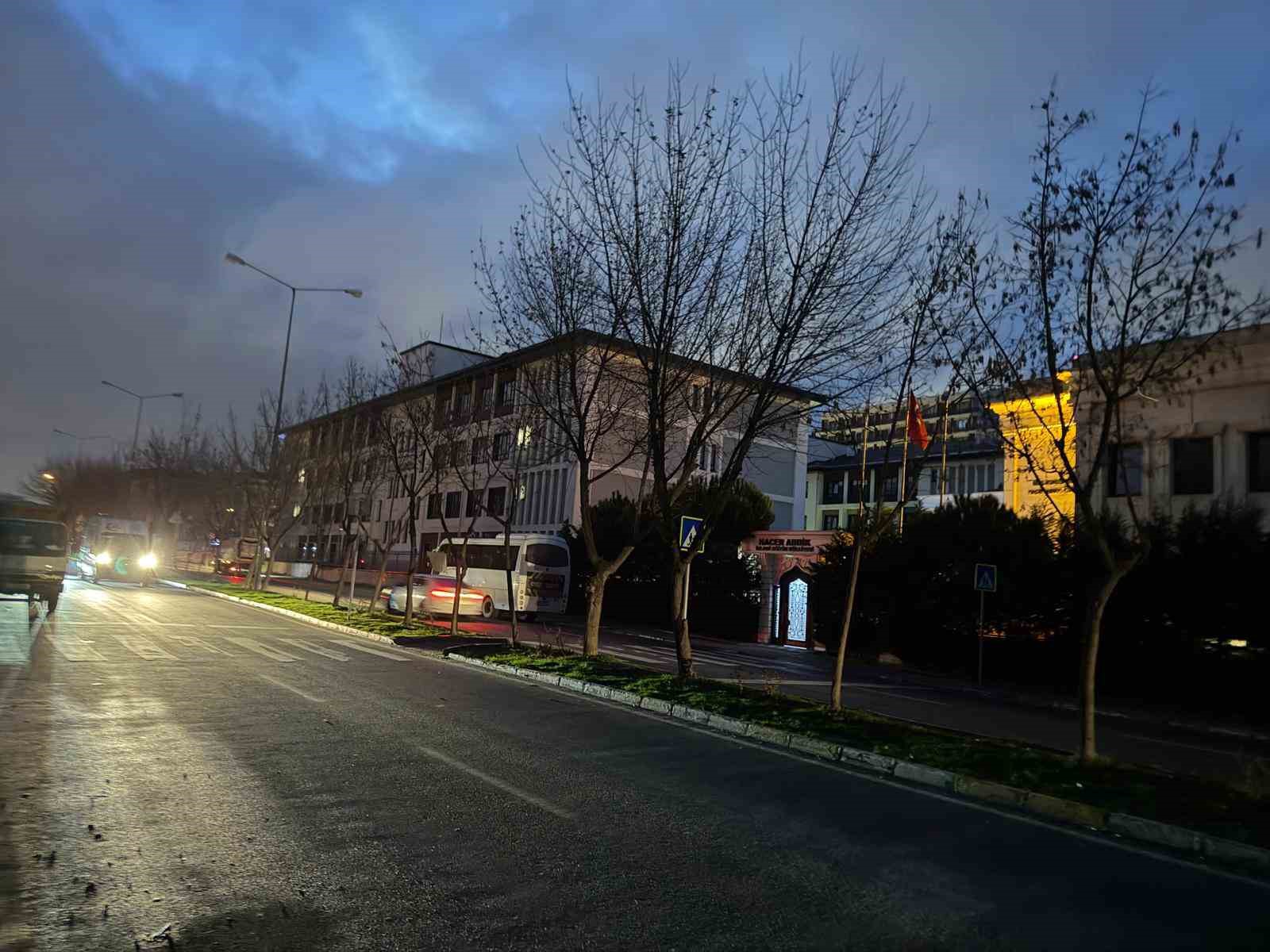 Beylikd&uuml;z&uuml;&rsquo;nde sokak aydınlatmalarına bakım yapılmıyor
