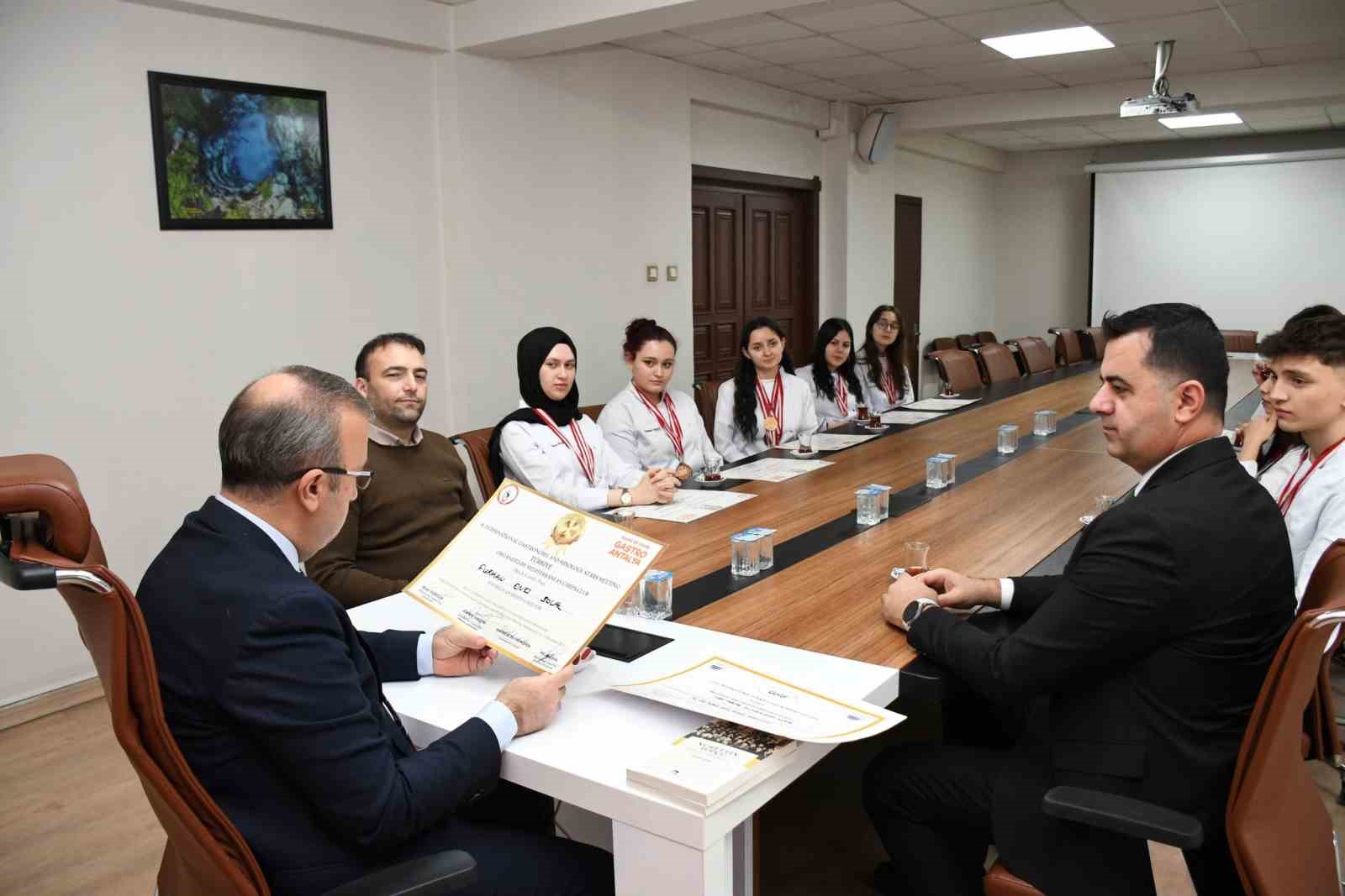 Uluslararası yemek yarışmalarında Eskişehir&rsquo;e 1 kupa ve 35 madalya
