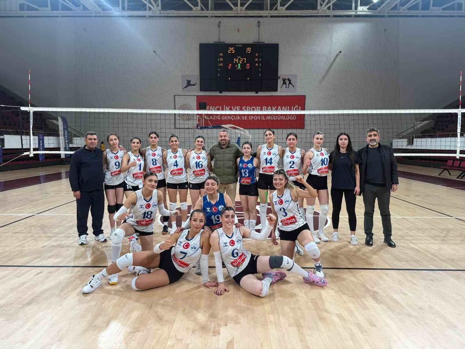 Elazığ Belediyespor Kadın Voleybol Takımı dolu dizgin gidiyor
