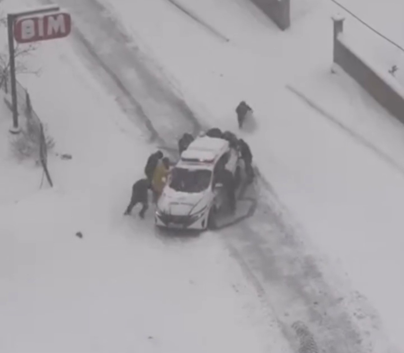Mardin&rsquo;de kar değil, kardeşlik manzaraları
