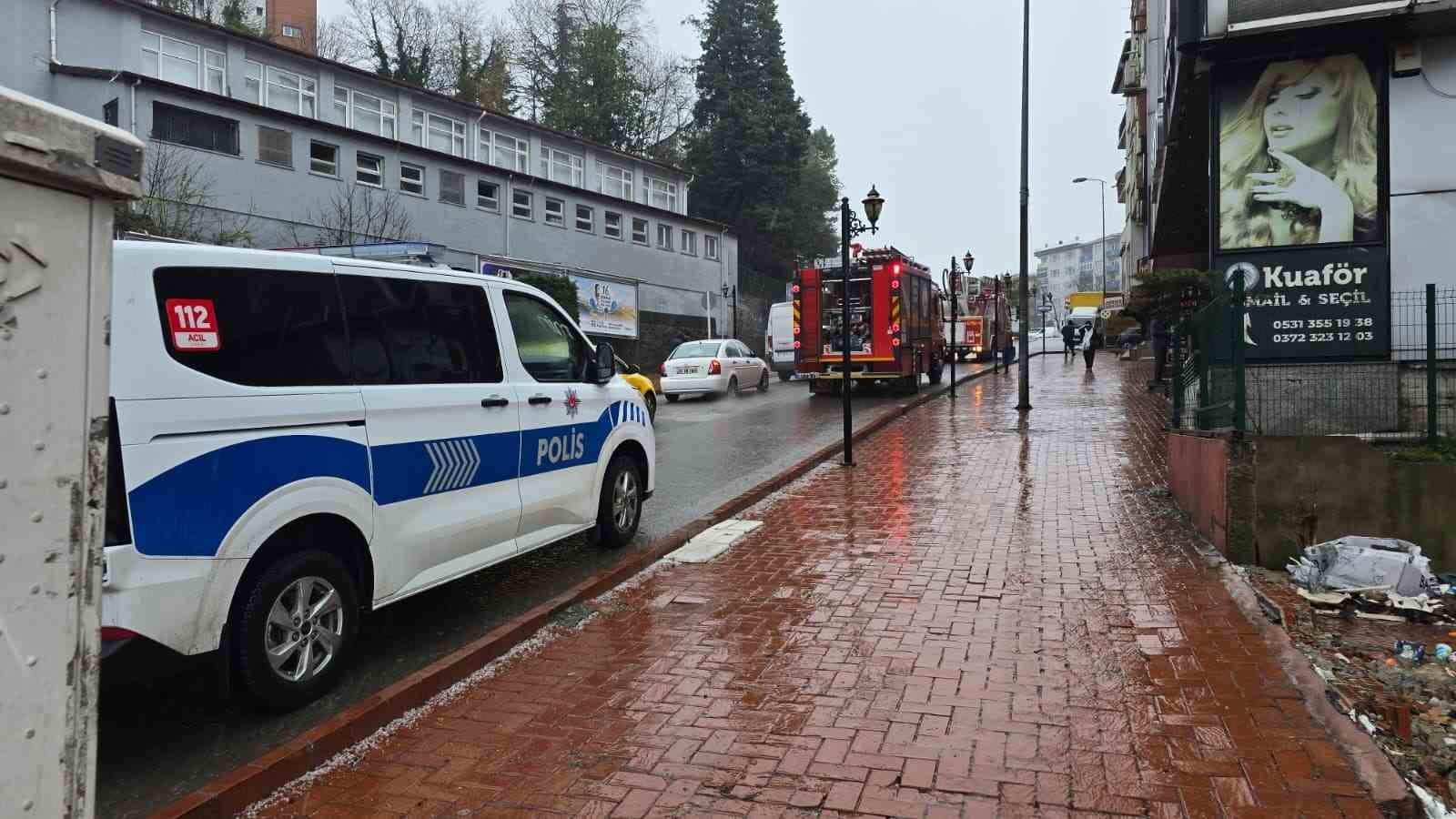 Sağlık ocağının deposunda yangın paniği