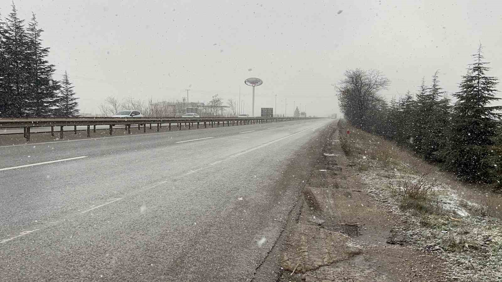 Tipi ve sis s&uuml;r&uuml;c&uuml;lere zor anlar yaşattı
