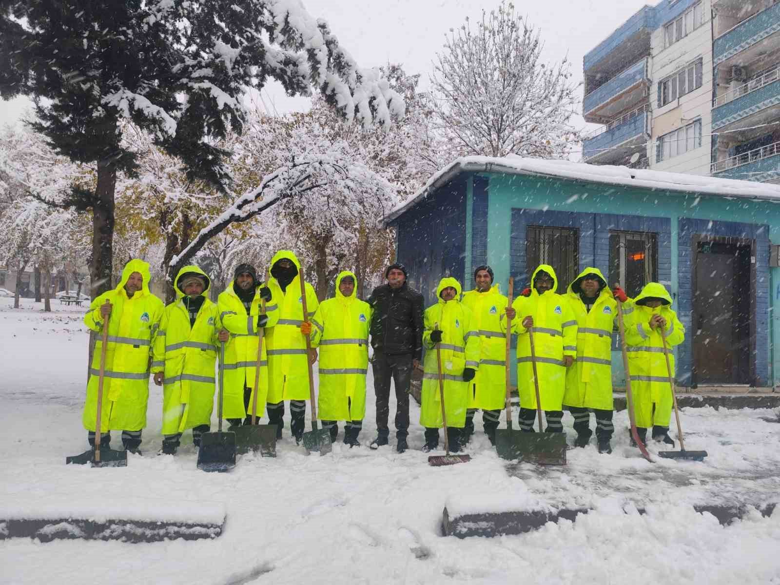 Eyyübiye Belediyesi ekiplerinden kar mesaisi