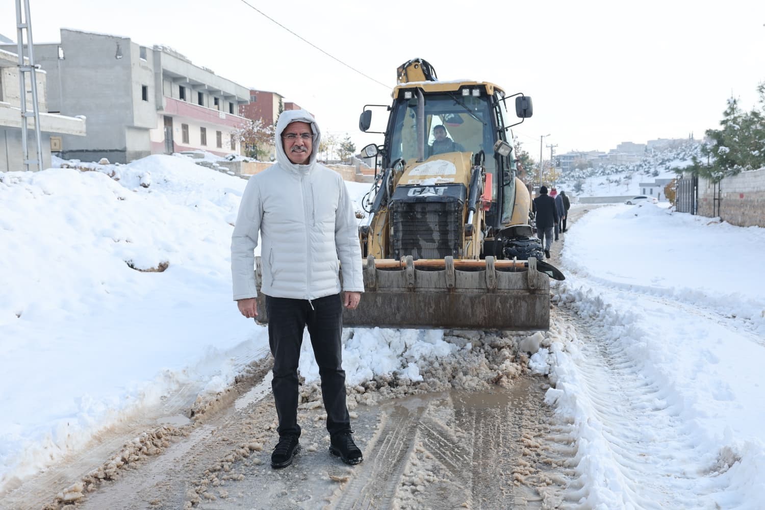 Eyy&uuml;biye Belediyesi ekiplerinden kar mesaisi
