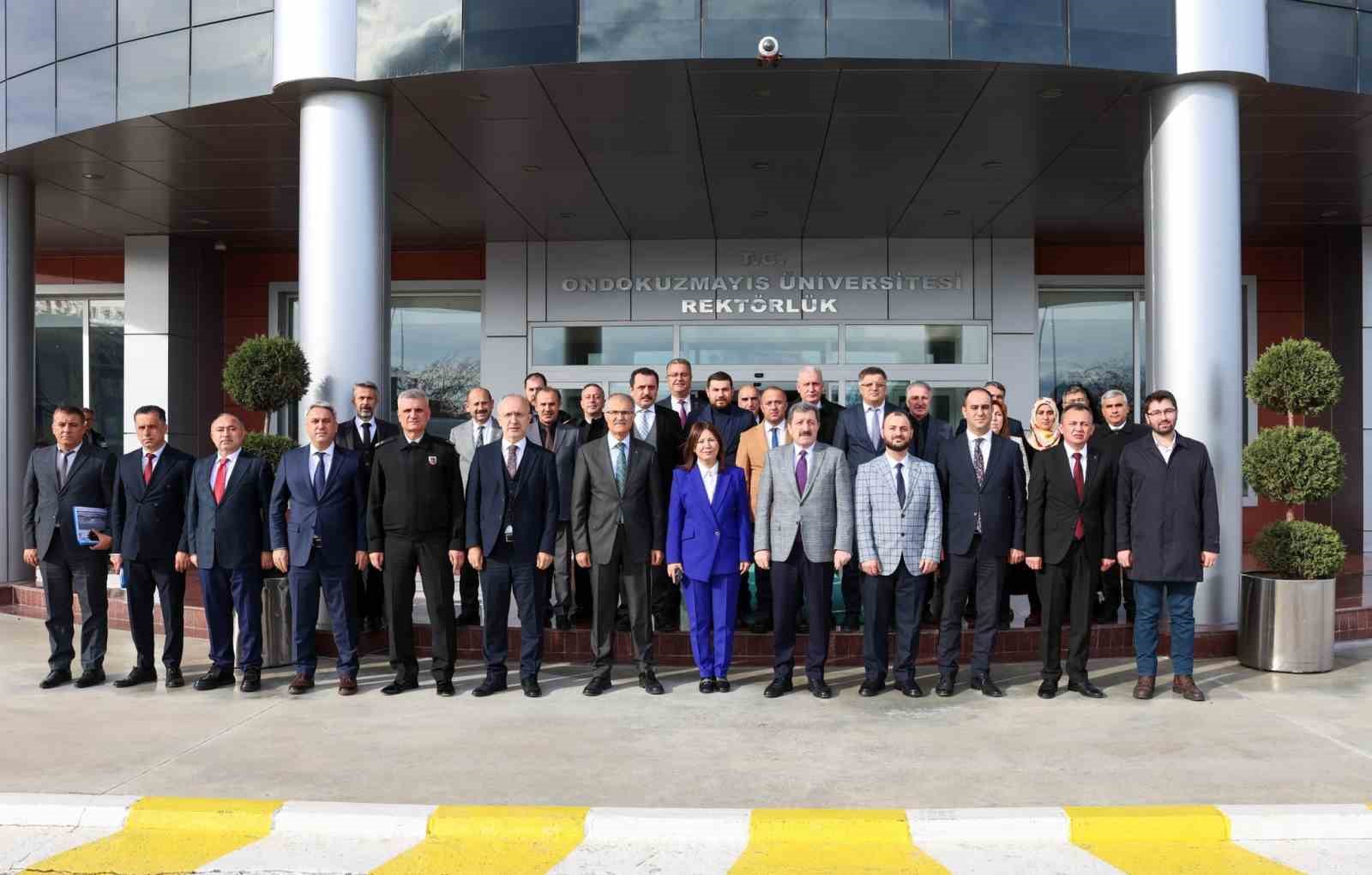 Vali Tavlı: "Bağımlılık yerine bağımsızlık diyoruz, gen&ccedil;lerimize sahip &ccedil;ıkıyoruz"
