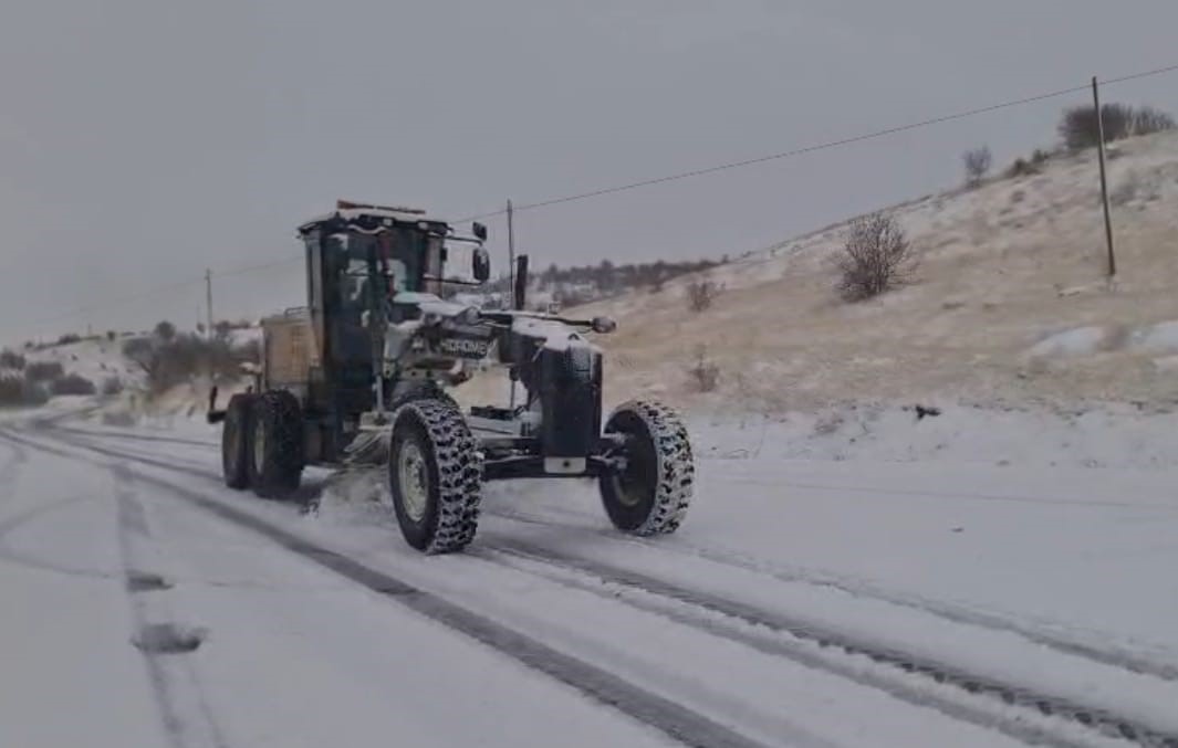 Kırsal mahallelerde 572 kilometre yol ulaşıma a&ccedil;ıldı
