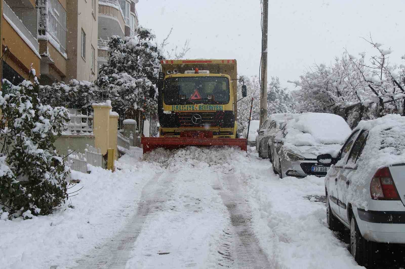 Karlı havada sıcak &ccedil;orba ikramı
