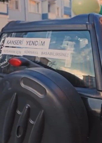 Edirne&rsquo;de kanseri yenen gen&ccedil; mimarı, vatandaşlar trafikte korna &ccedil;alarak kutladı
