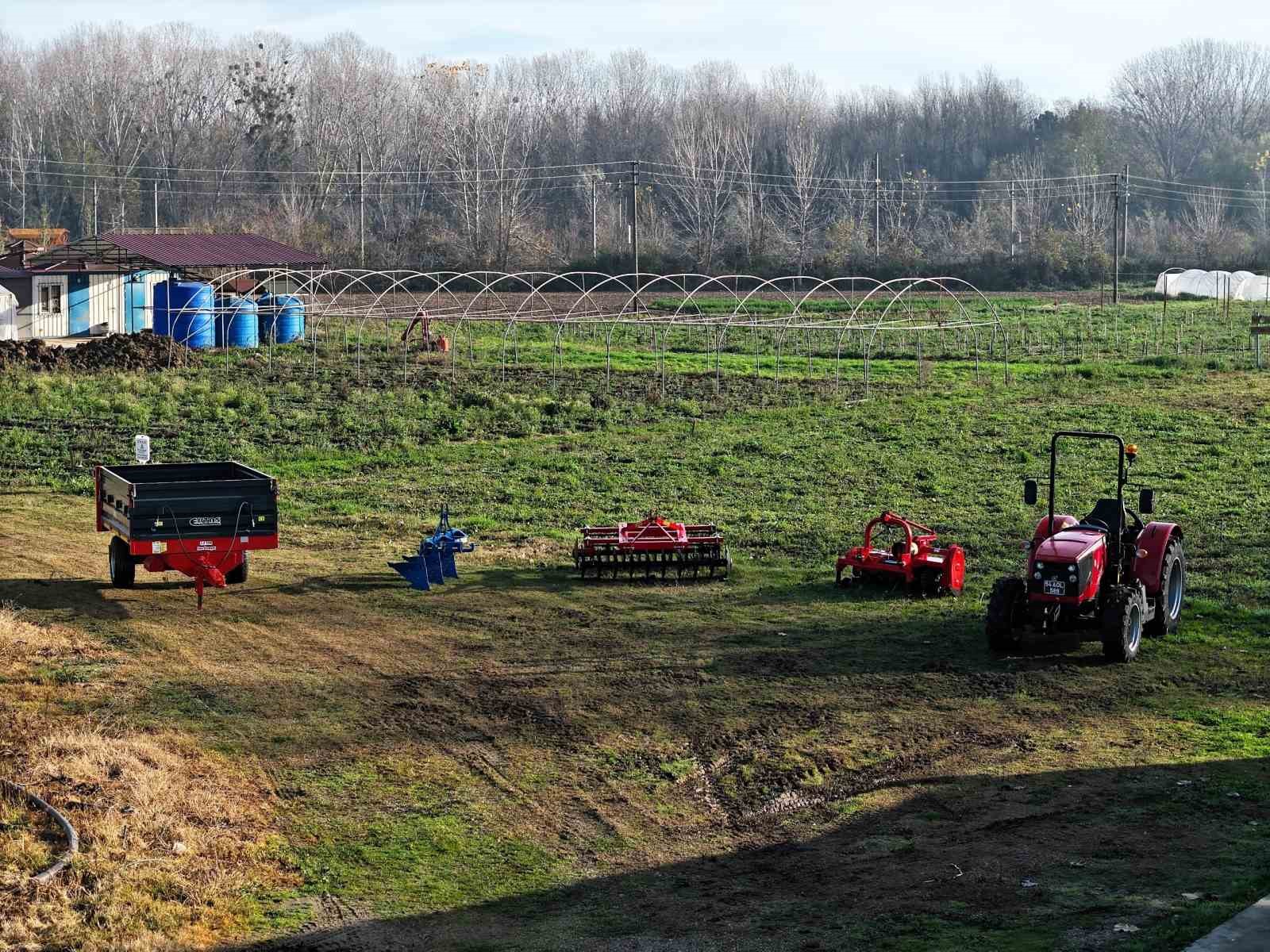 Dekan, öğrencilerin eğitimi için direksiyon başına geçti
