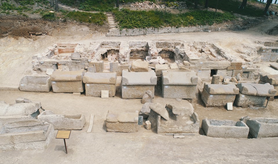 BAR&Uuml;&rsquo;n&uuml;n &ccedil;alışmalarıyla Tios Antik Kenti&rsquo;nde Karadeniz B&ouml;lgesi&rsquo;nin en b&uuml;y&uuml;k mezarlık alanı bulundu
