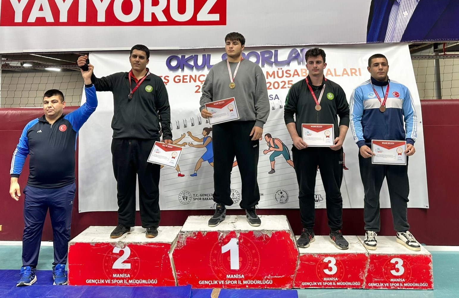 Genç güreşçiler Manisa’da mindere çıktı