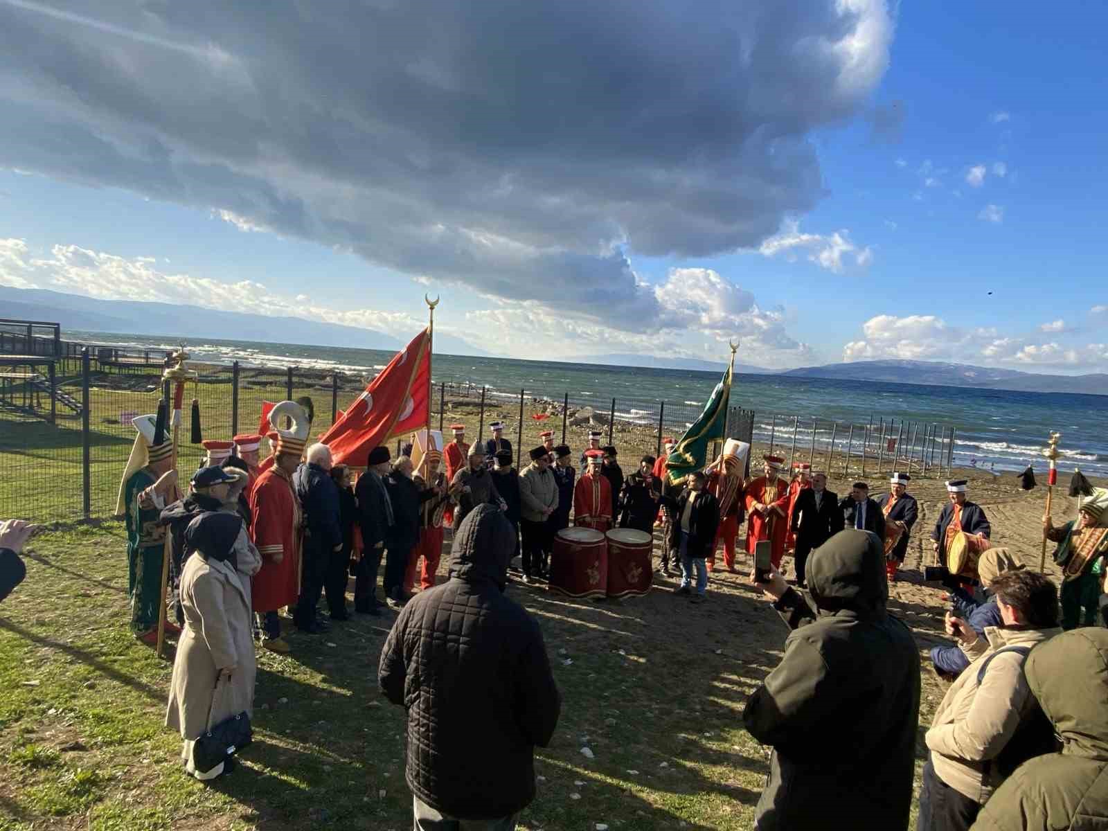 Patrikhane’ye mehterli cevap