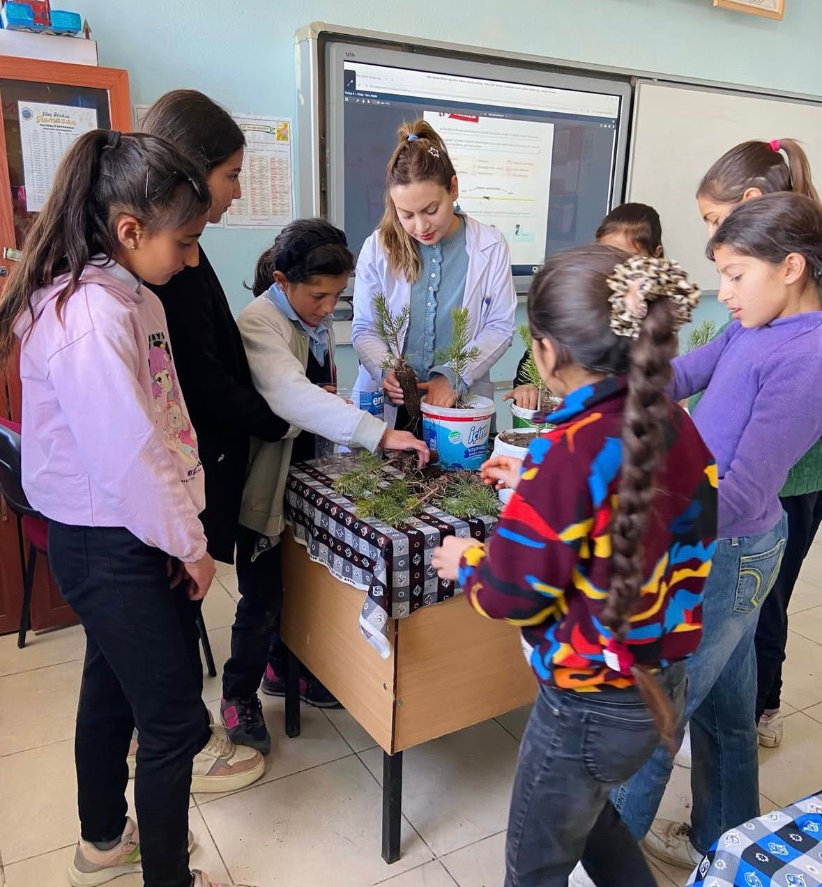 Diyadin’de minik eller toprağa umut ekti