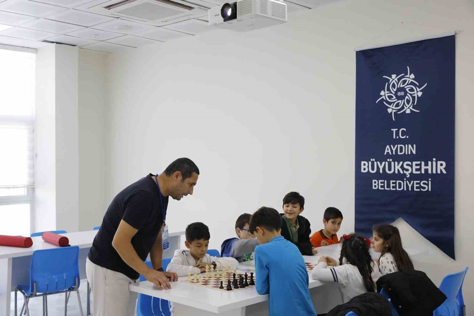 Aydın Büyükşehir Belediyesi’nin satranç eğitimleri sürüyor