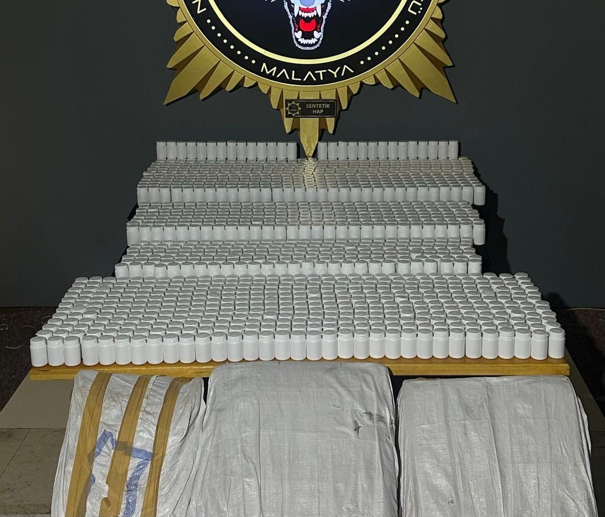 Malatya’da uyuşturucu operasyonu: 75 bin 376 adet sentetik ecza ele geçirildi