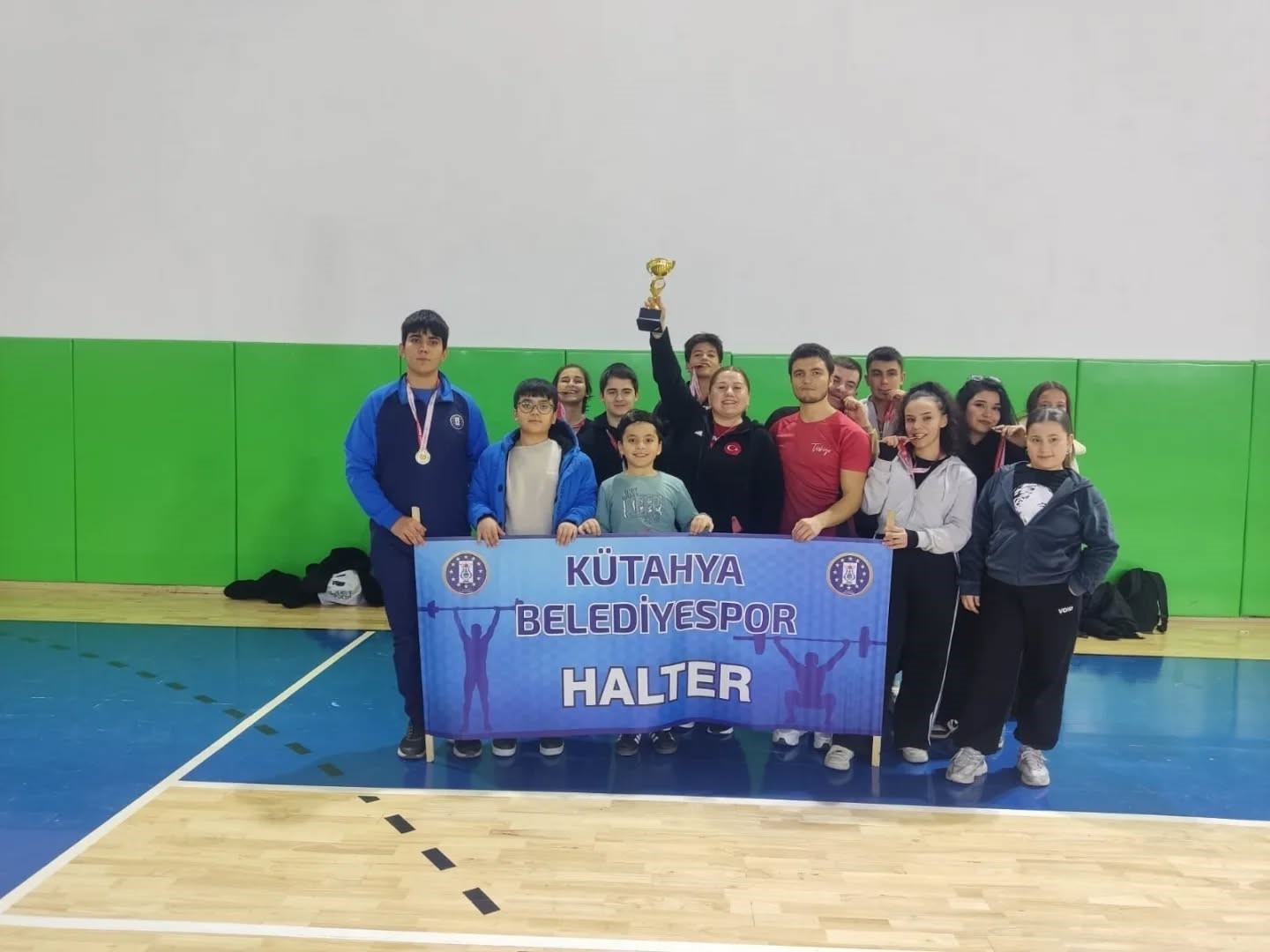 K&uuml;tahyalı haltercilerinden b&uuml;y&uuml;k başarı
