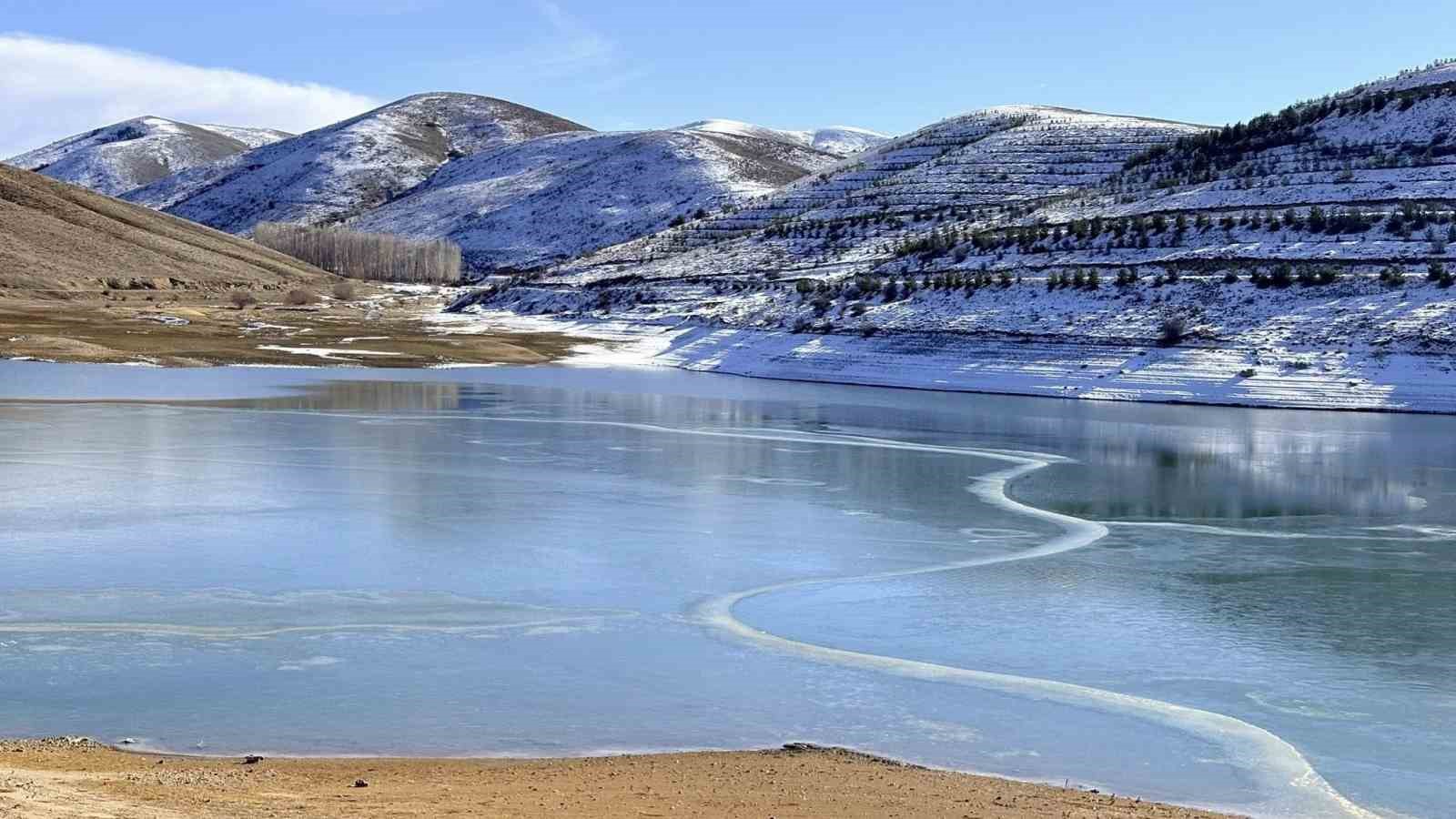Bayburt&rsquo;ta g&ouml;let buz tuttu, soğuk hava etkisini artırdı
