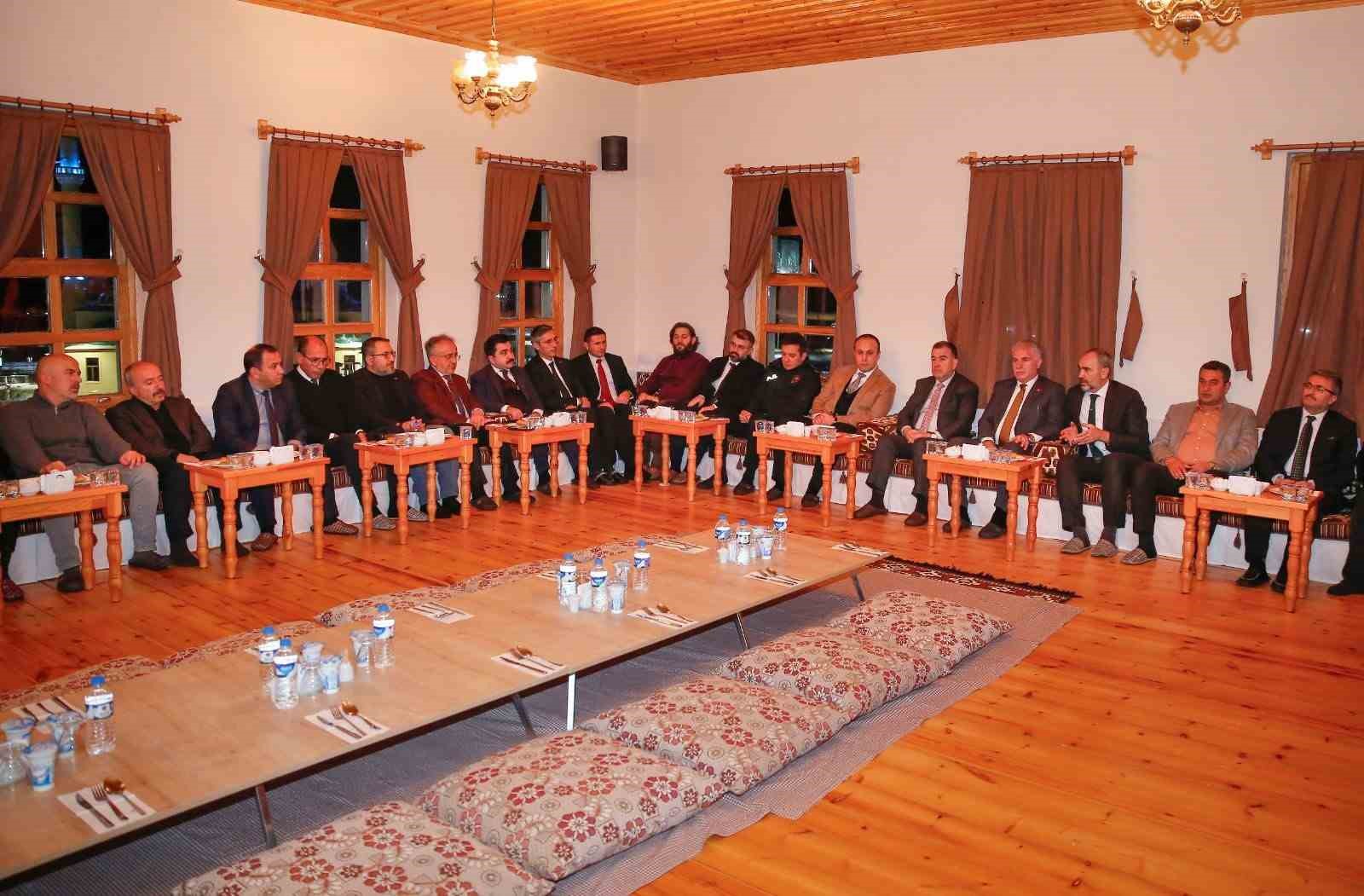 Bayburt&rsquo;ta &uuml;niversitenin faaliyetleri değerlendirildi
