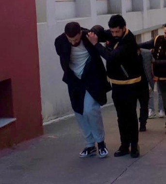 Vurup hastaneye g&ouml;t&uuml;rd&uuml;kleri gen&ccedil; &ouml;ld&uuml;, ka&ccedil;an katil ile arkadaşları yakalanıp tutuklandı
