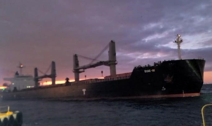 İstanbul’da facianın eşiğinden dönüldü: Sürüklenen kuru yük gemisi son anda durdu