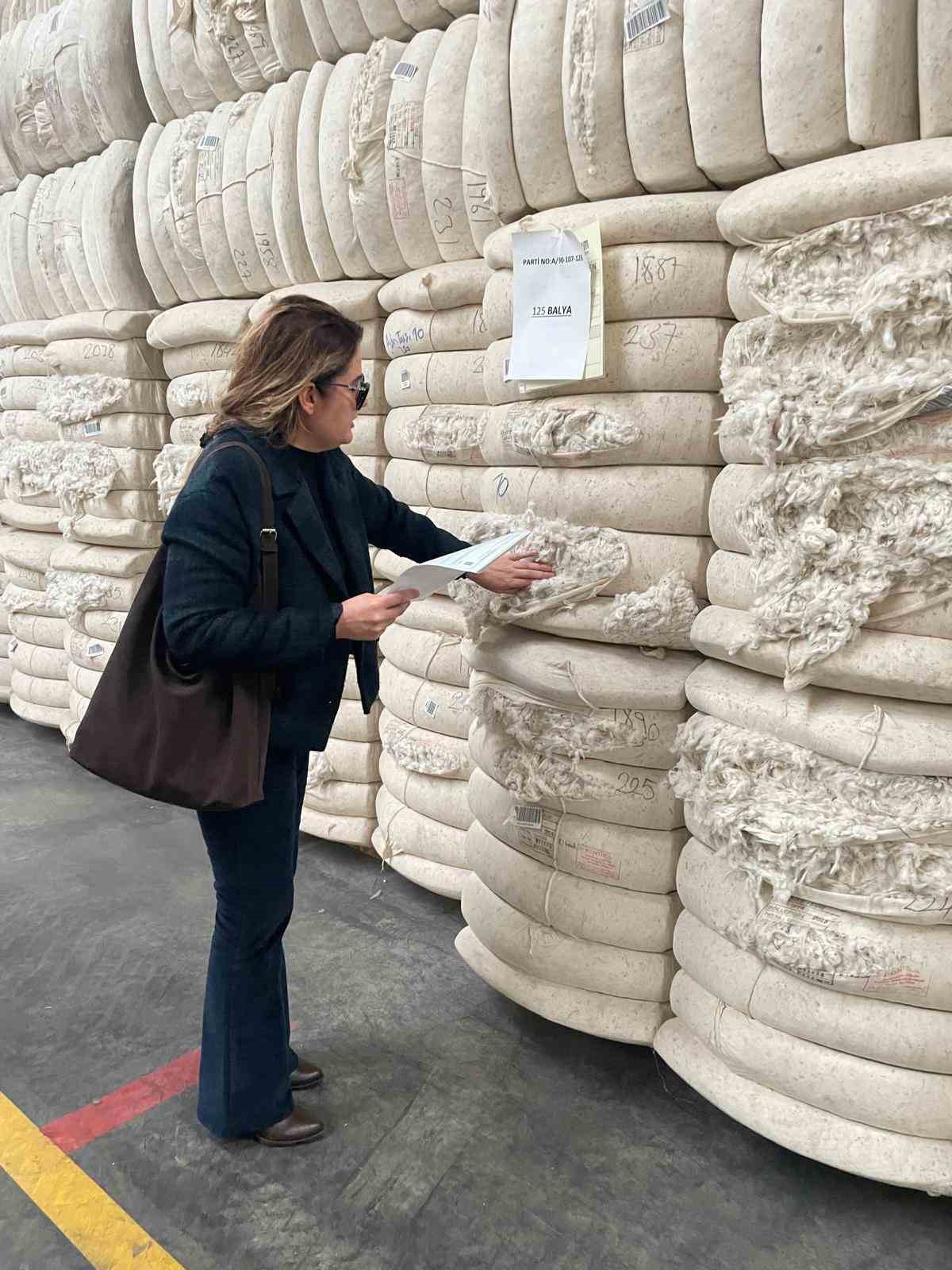 Söke’den yurt dışına gidecek ham pamuklar denetlendi