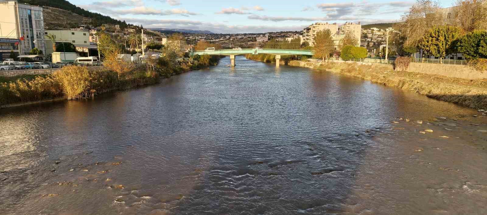 Göksu siyah akmaya başladı, akıllara 3 yıl önceki hadise geldi