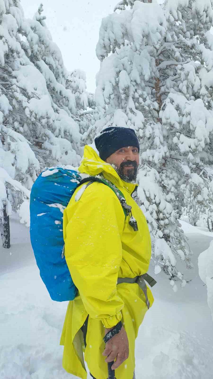 Van&rsquo;da kar nedeniyle yol kapandı, rota Toprakkale&rsquo;ye &ccedil;evrildi
