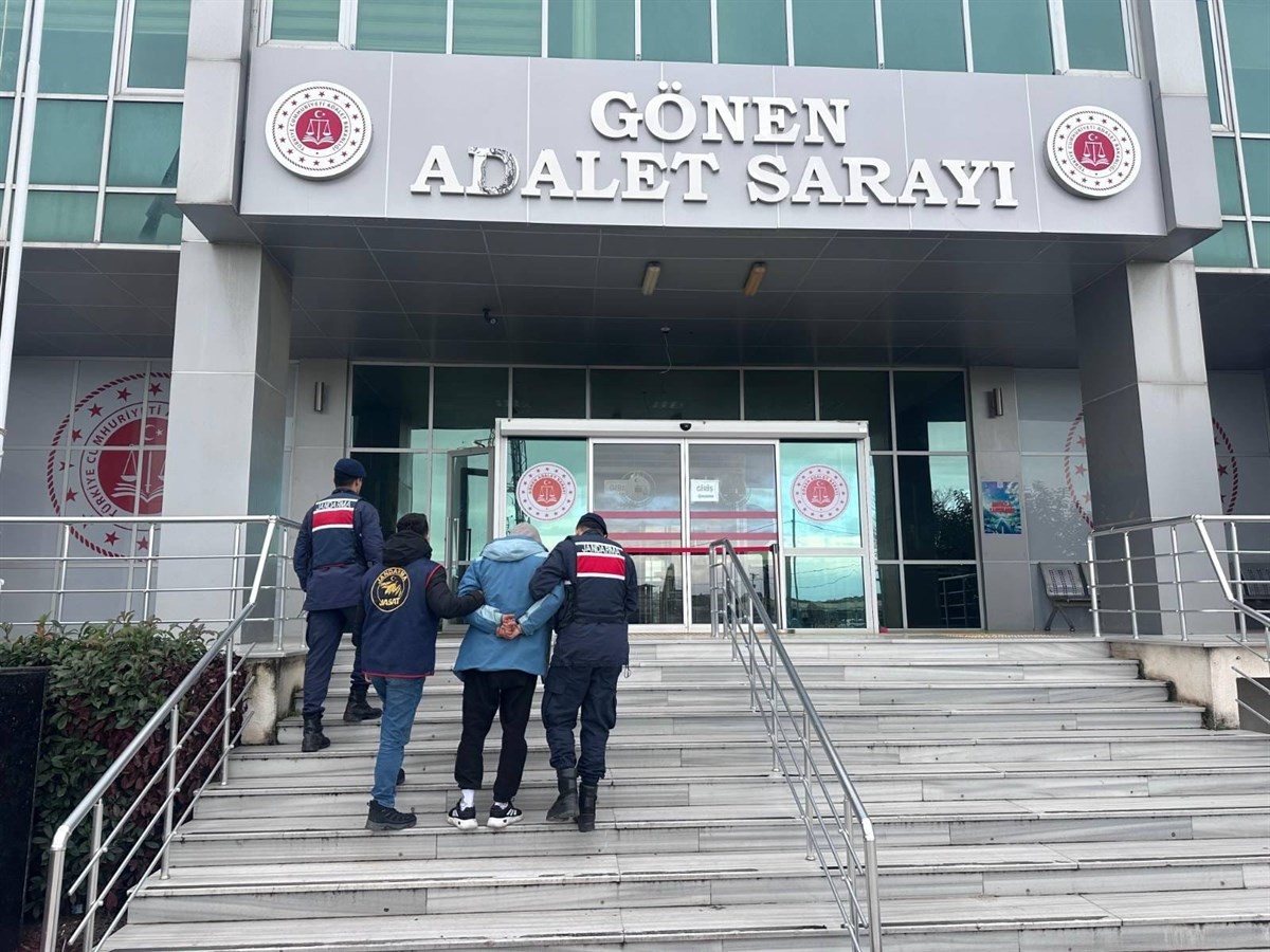 Balıkesir’de Jandarmadan firari hükümlüye suç üstü operasyon
