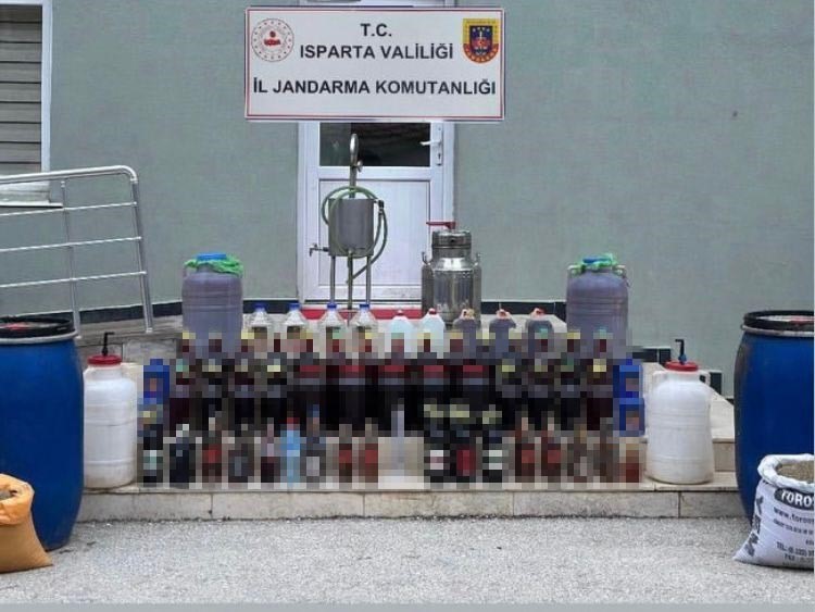 Isparta&rsquo;da ka&ccedil;ak i&ccedil;ki ve parf&uuml;m operasyonu: 4 ş&uuml;pheliye adli işlem
