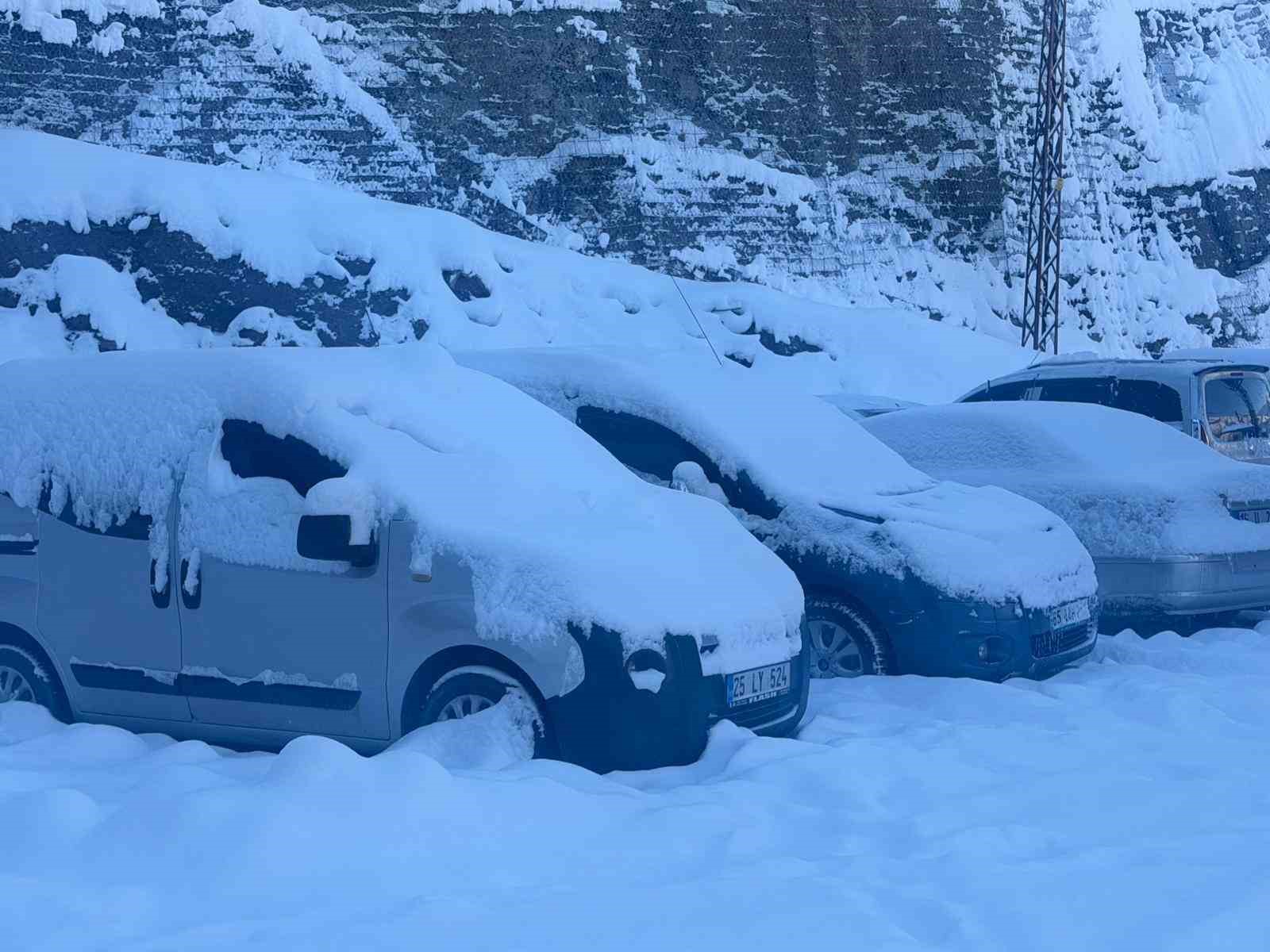 Hakkari’de kar yağışı yerini dondurucu soğuklara bıraktı