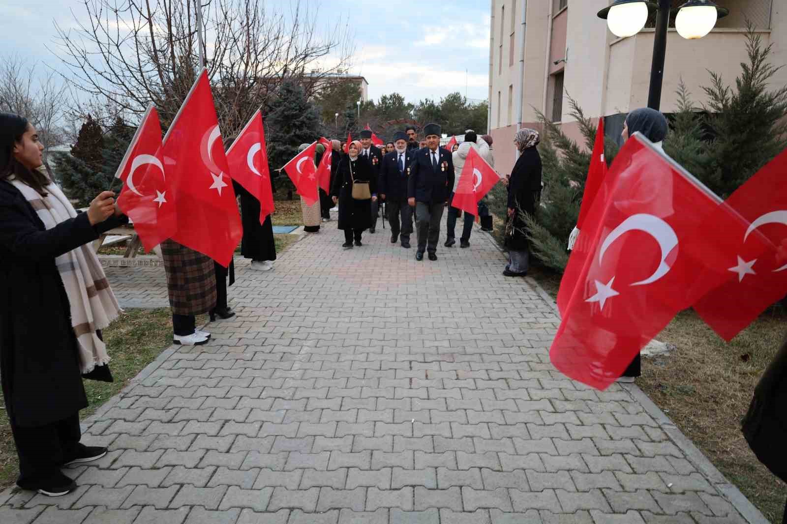 Şehit yakınları ve gaziler, Erzincan Kız Yurdu öğrencileriyle buluştu