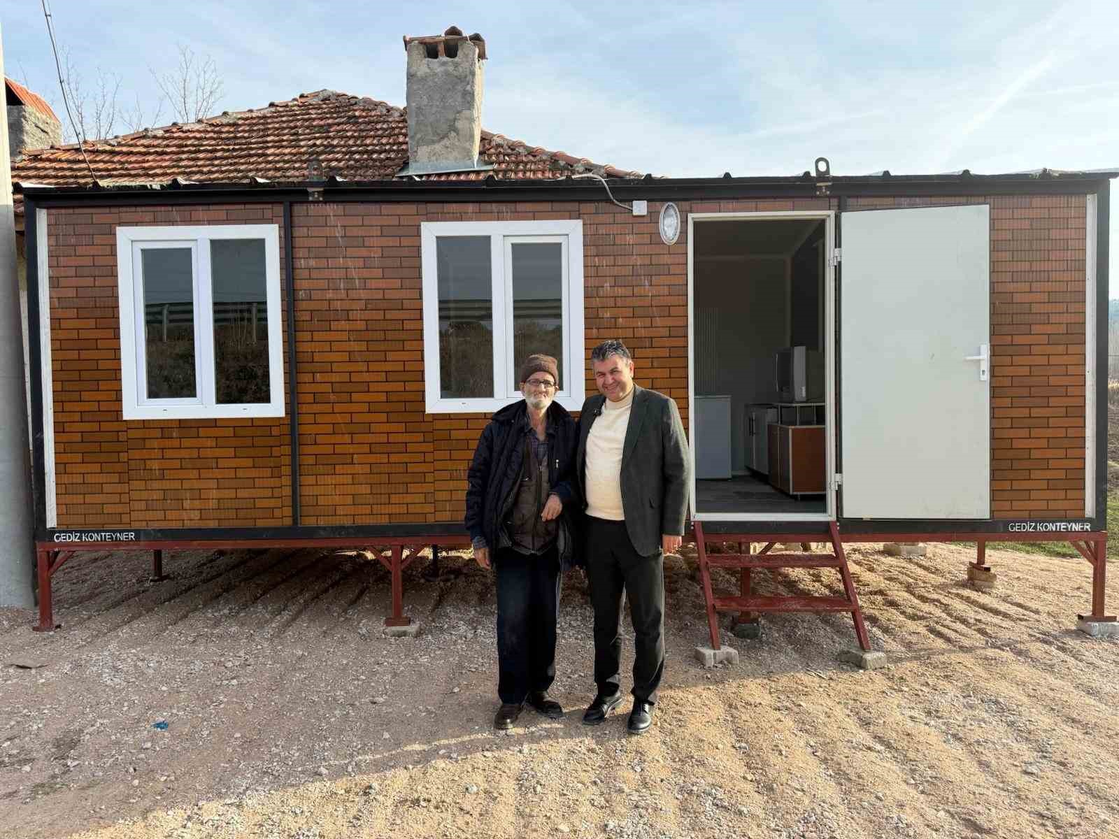 Gediz’de yalnız yaşayan yaşlı adam için yardım dayanışması