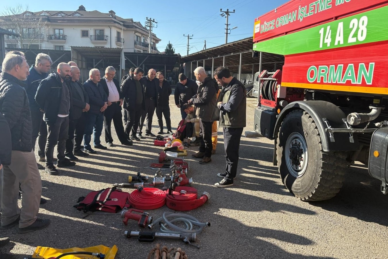 Muhtarlara orman yangınlarıyla m&uuml;cadele eğitimi verildi
