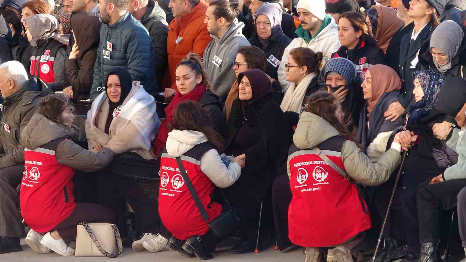 İ&ccedil;işleri Bakanı Ali Yerlikaya: "Kahraman polislerimiz milletimize pusu kuranların tuzaklarını başlarına yıktı"

