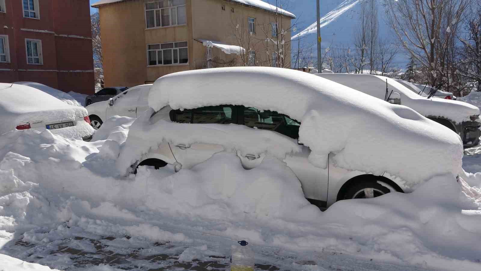 Bitlis’te kar esareti: 181 köy yolu ulaşıma kapandı